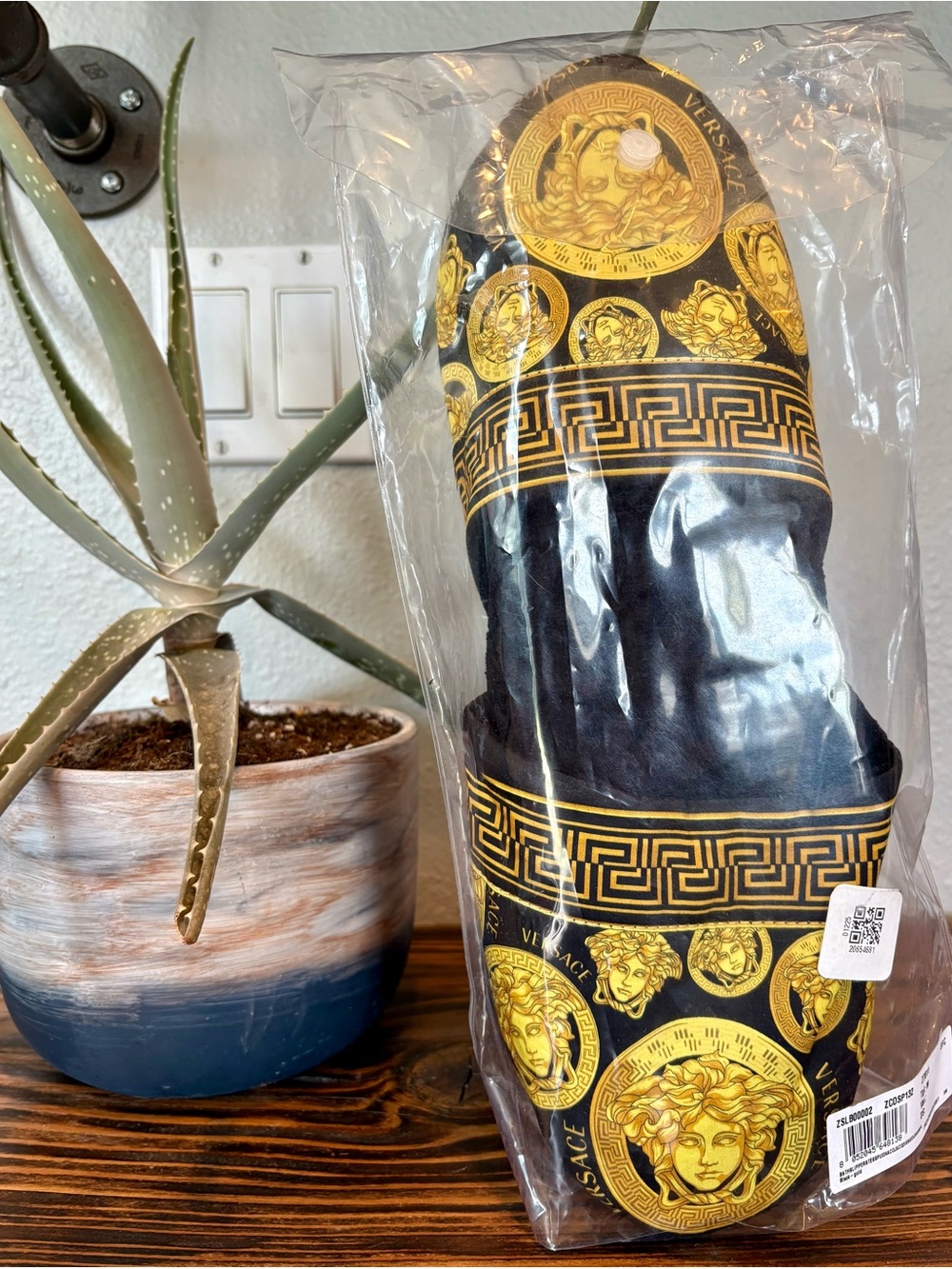 Versace Baroque Slippers, Black/Gold, size Medium, NIP